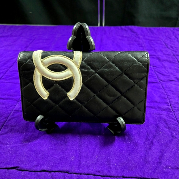 AUTHENTIC CHANEL CAMBON LAMBSKIN BLACK LEATHER WITH WHITE CC'S WALLET - Picture 1 of 11